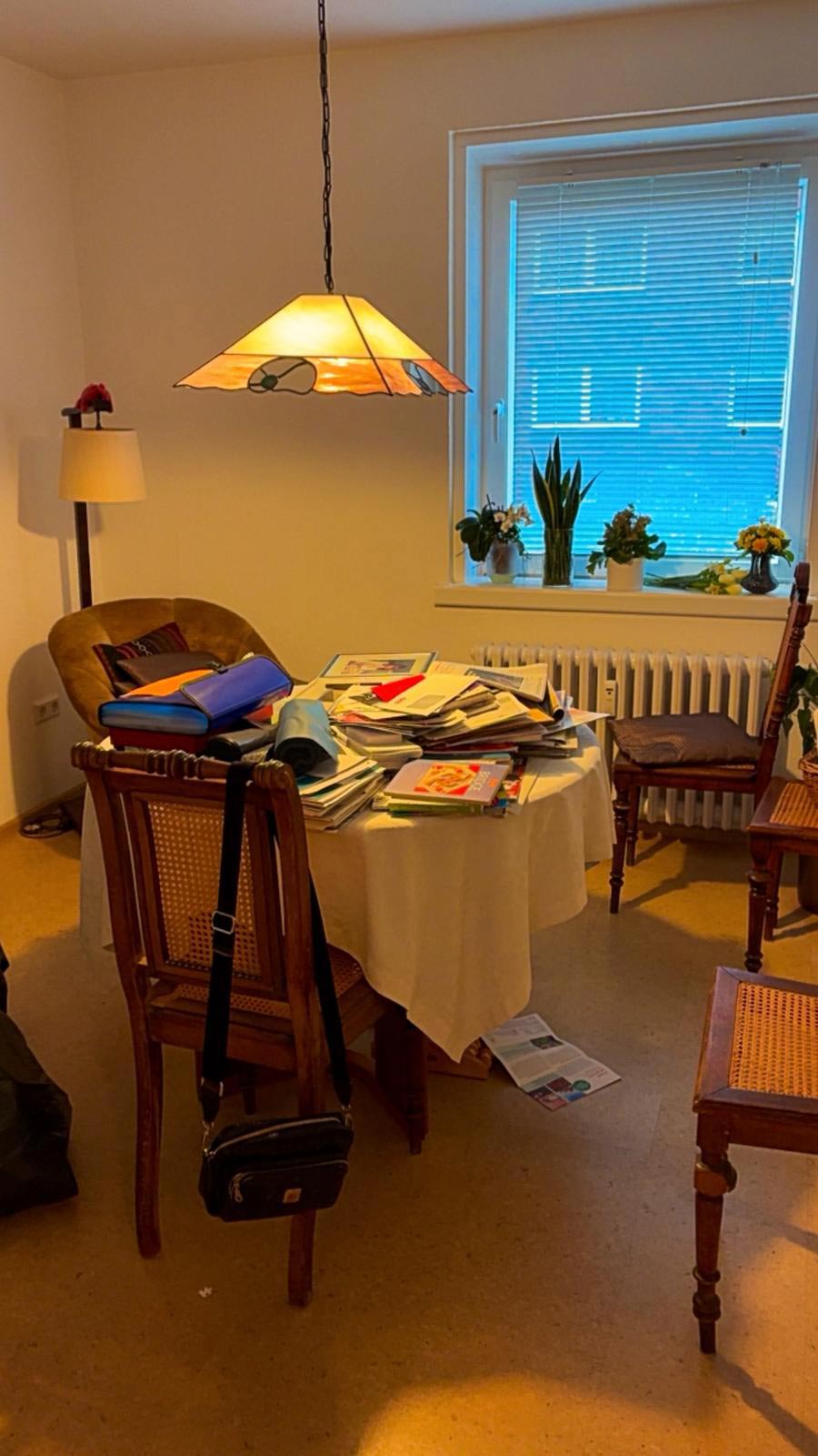 Esszimmer vor der Entrümpelung bei einer Haushaltsauflösung in Stuhr mit Möbeln und Hausrat